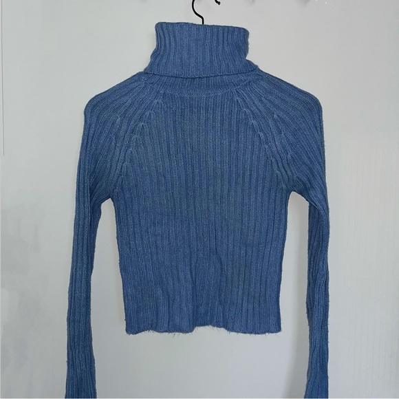 Blue woolen cropped sweater with long sleeves and a turtleneck - Picture 1 of 1